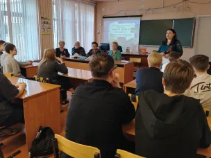 Библиотекари вместе с ветеранами комсомола провели литературно–краеведческую композицию «Время памяти: незабытые фронтовые письма»